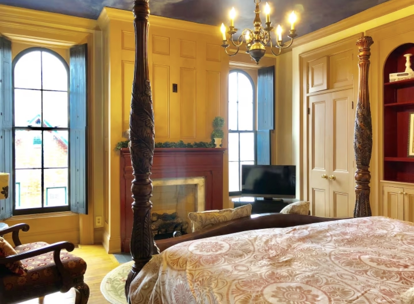 Suite with fireplace and arched windows